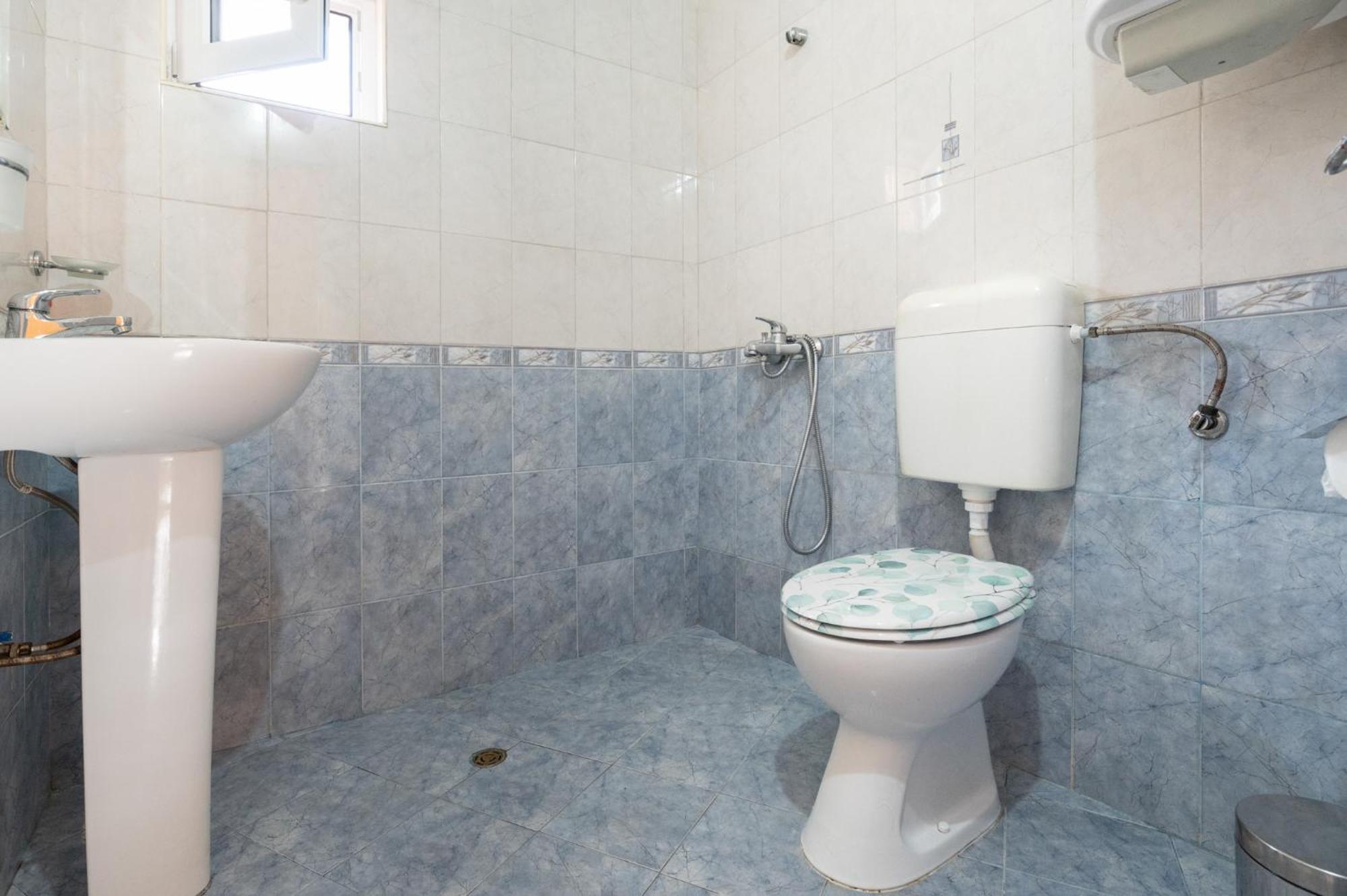 Вили Тихия Кът Ribarica Bagian luar foto